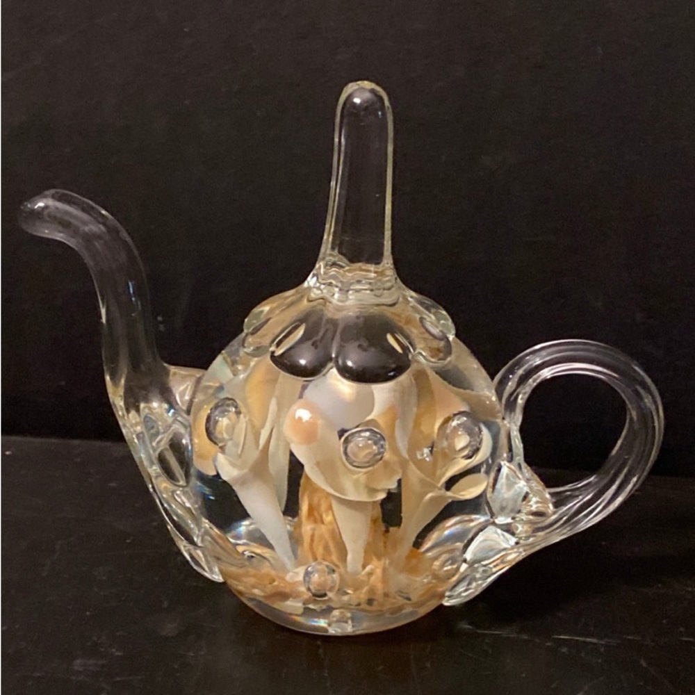 Vintage  Joe St. Clair Art Glass Tea Pot Paperweight / Ring Holder  Beige Flower
